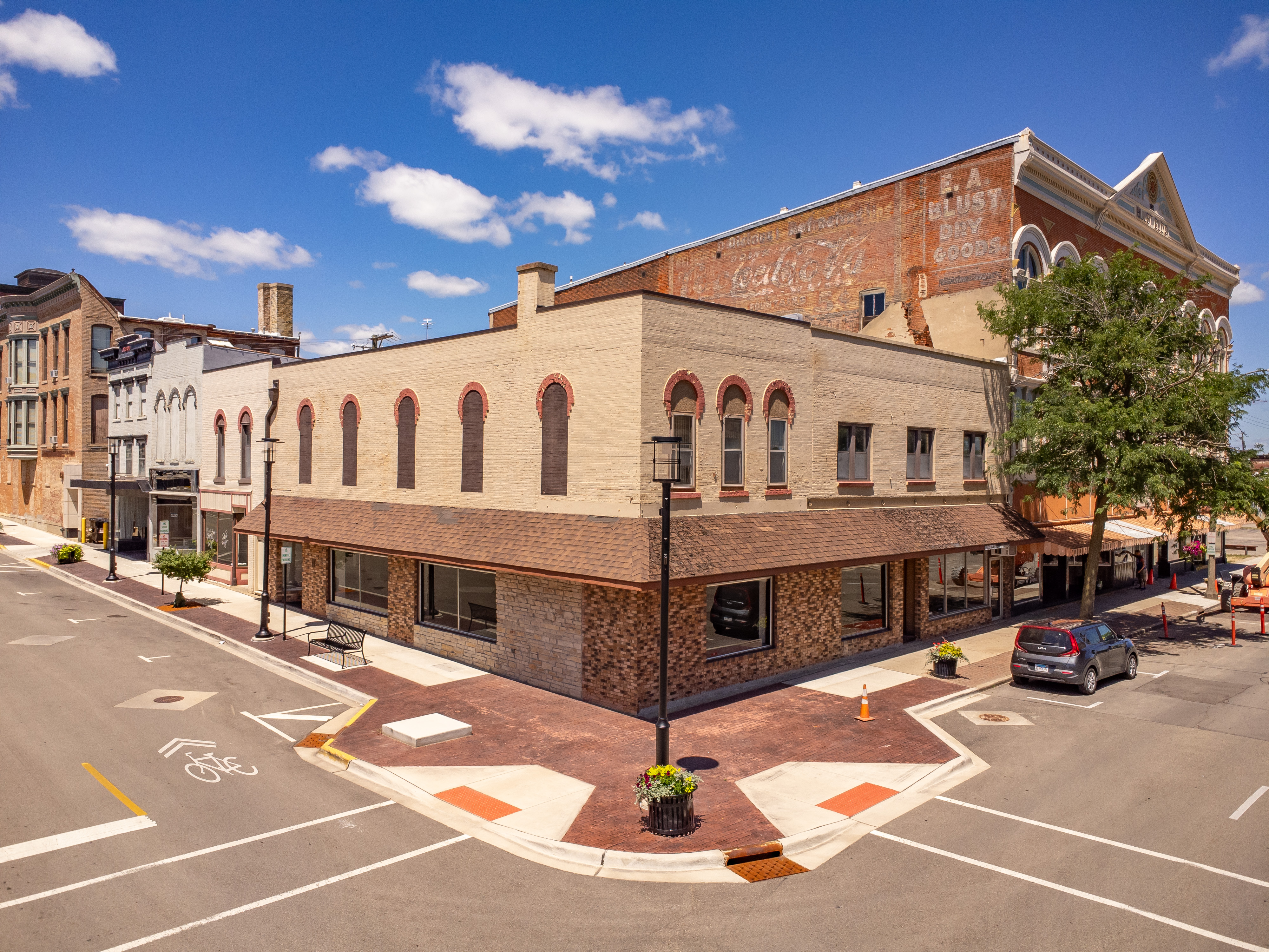 19-21 S Chicago Ave, 19 South Chicago Avenue, Freeport, IL 61032
