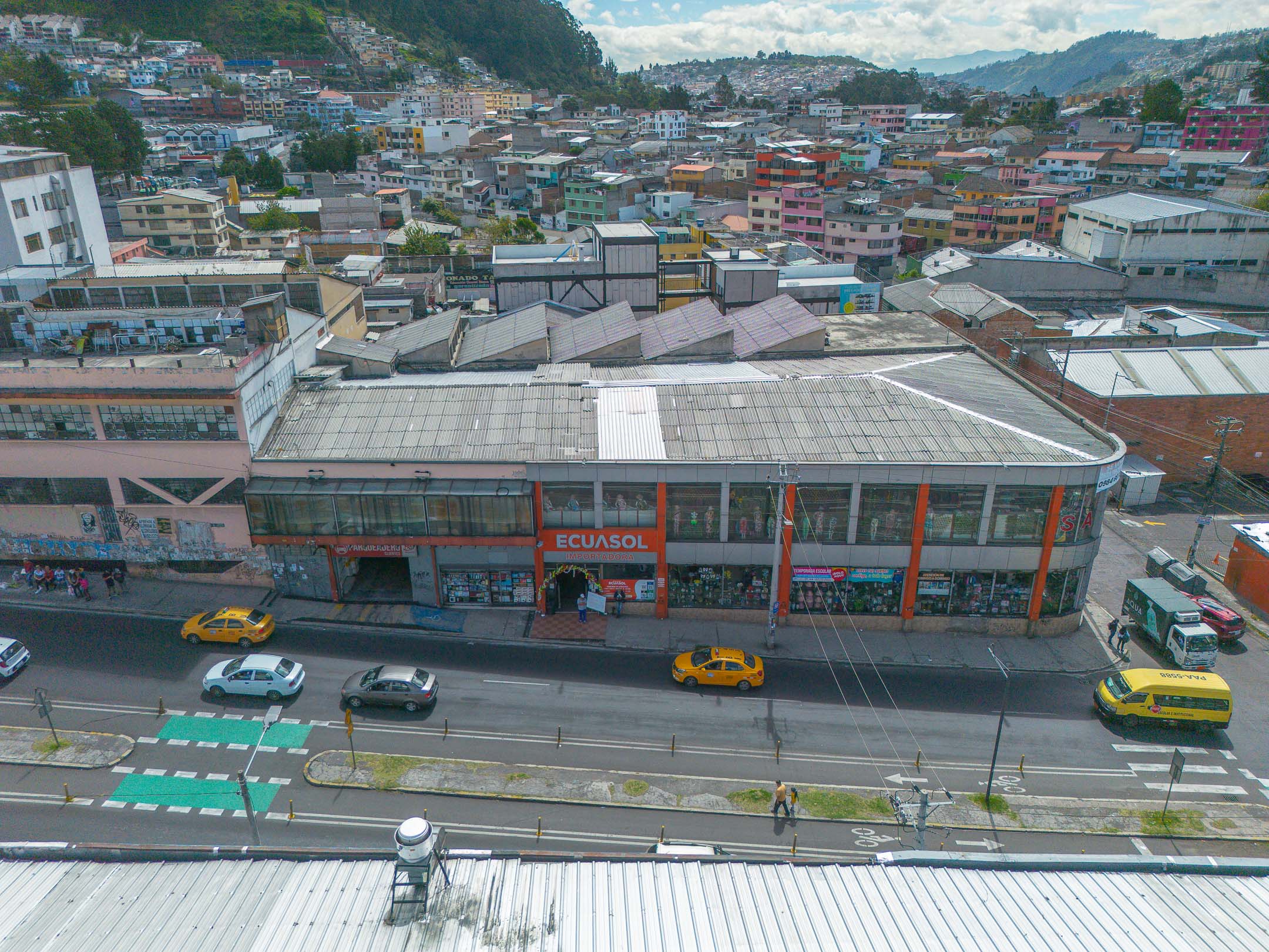EDIFICIO COMERCIAL 