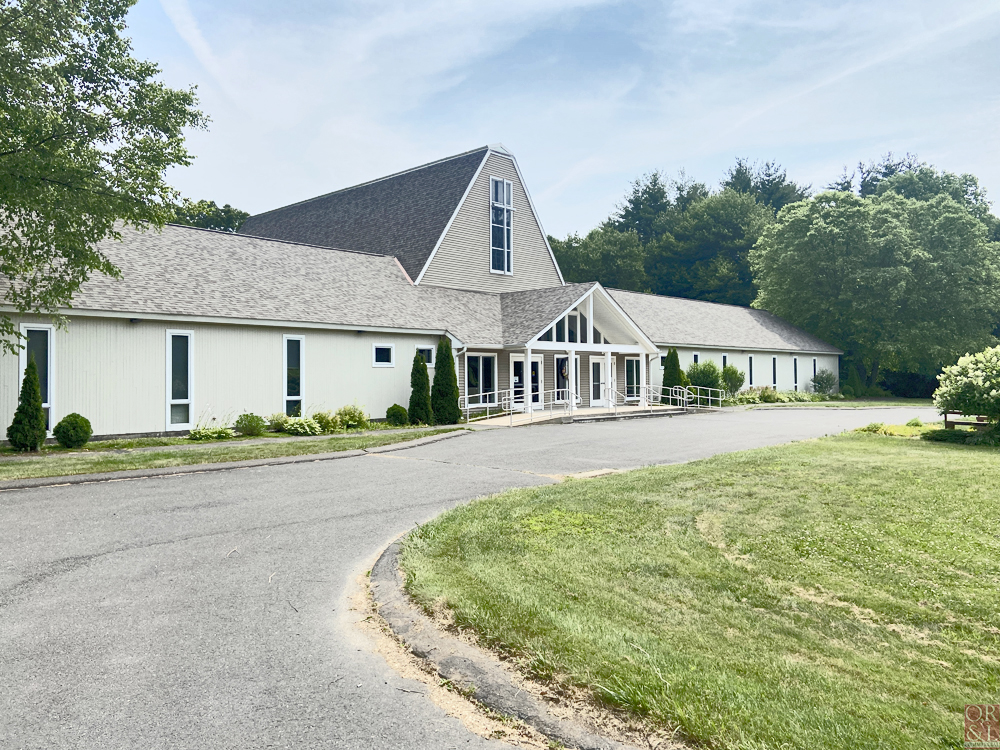 8,213± SF CHURCH BUILDING