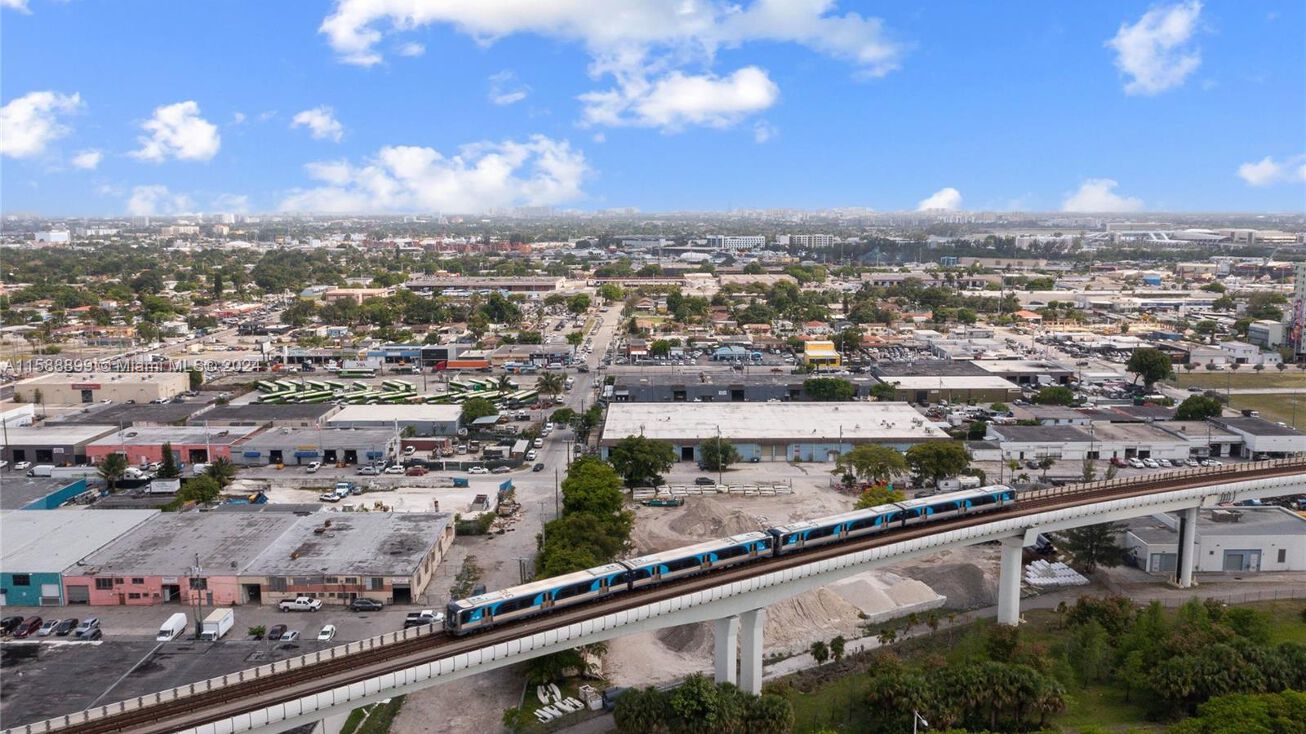 MELROSE REDEVELOPMENT | COVERED LANT PLAY +-$200K YEARLY / UNITS, 3520 Northwest 33rd Avenue, Miami, FL 33142