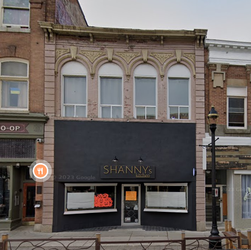 Mixed Use Commercial/Residential building with 1 commercial unit and 2 residential units