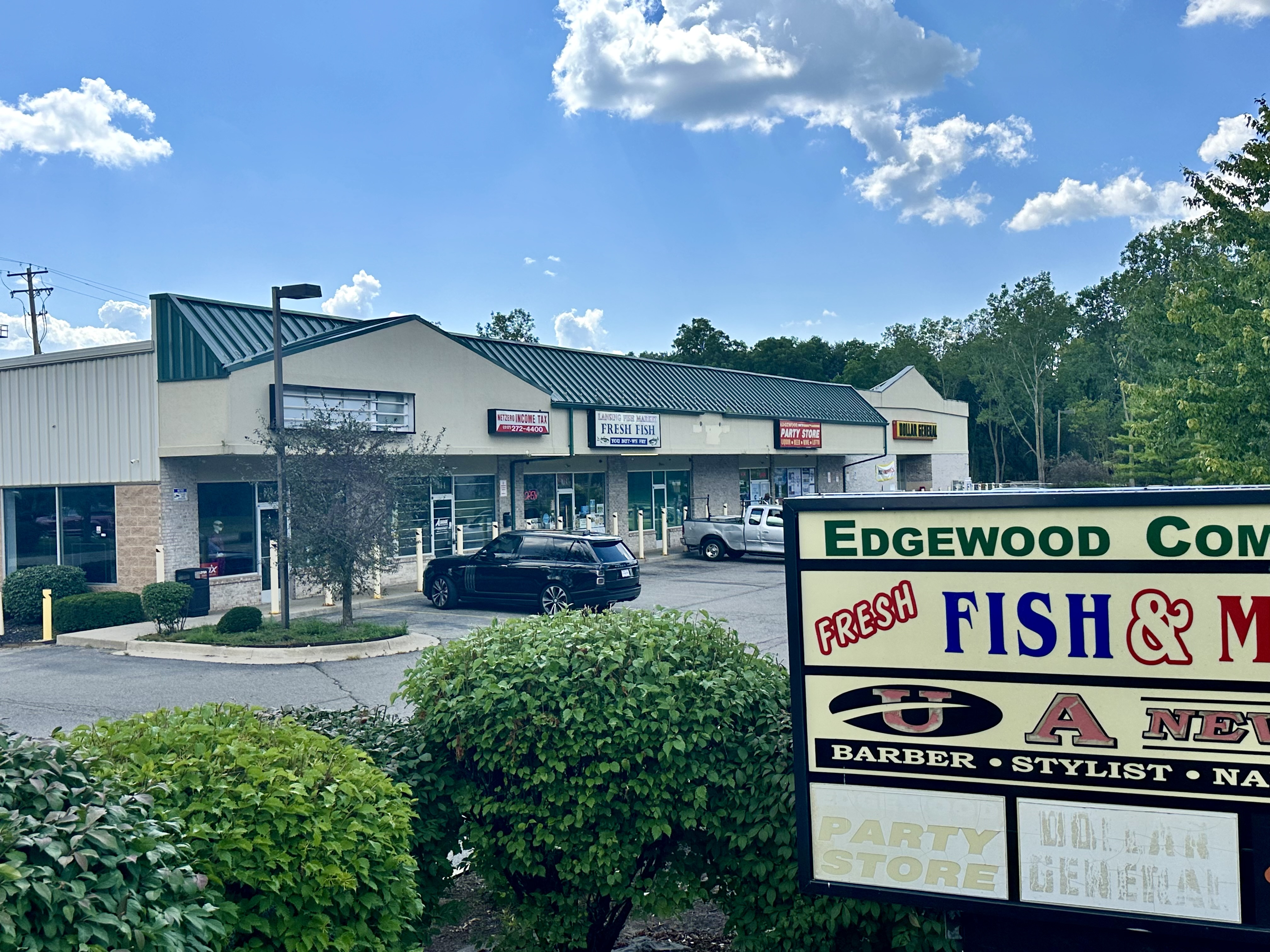 Edgewood Blvd Retail For Lease, 815 West Edgewood Boulevard, Lansing, MI 48911