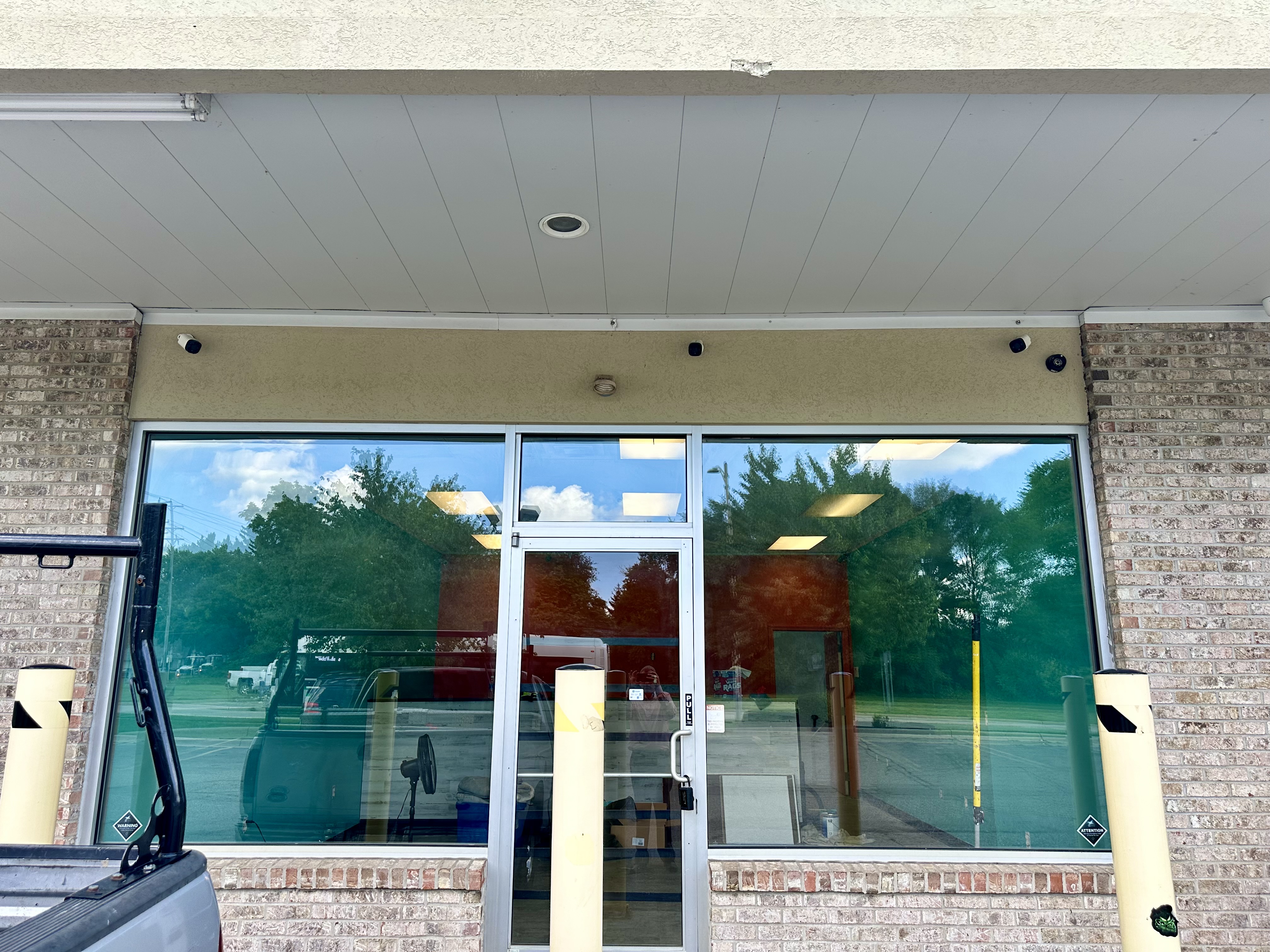 Edgewood Blvd Retail For Lease, 815 West Edgewood Boulevard, Lansing, MI 48911