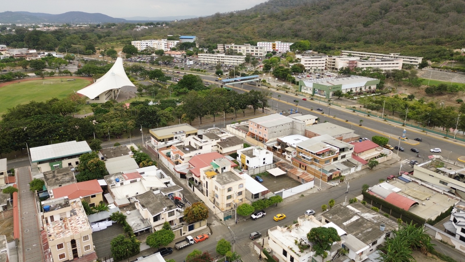 VENTA DE EDIFICIO ECUADOR/MANABÍ/PORTOVIEJO, CIUDADELA UNIVERSITARIA, CALLE LA LIBERTAD Y RAFAEL JARRE VINCES, Portoviejo, Manabí, Ecuador