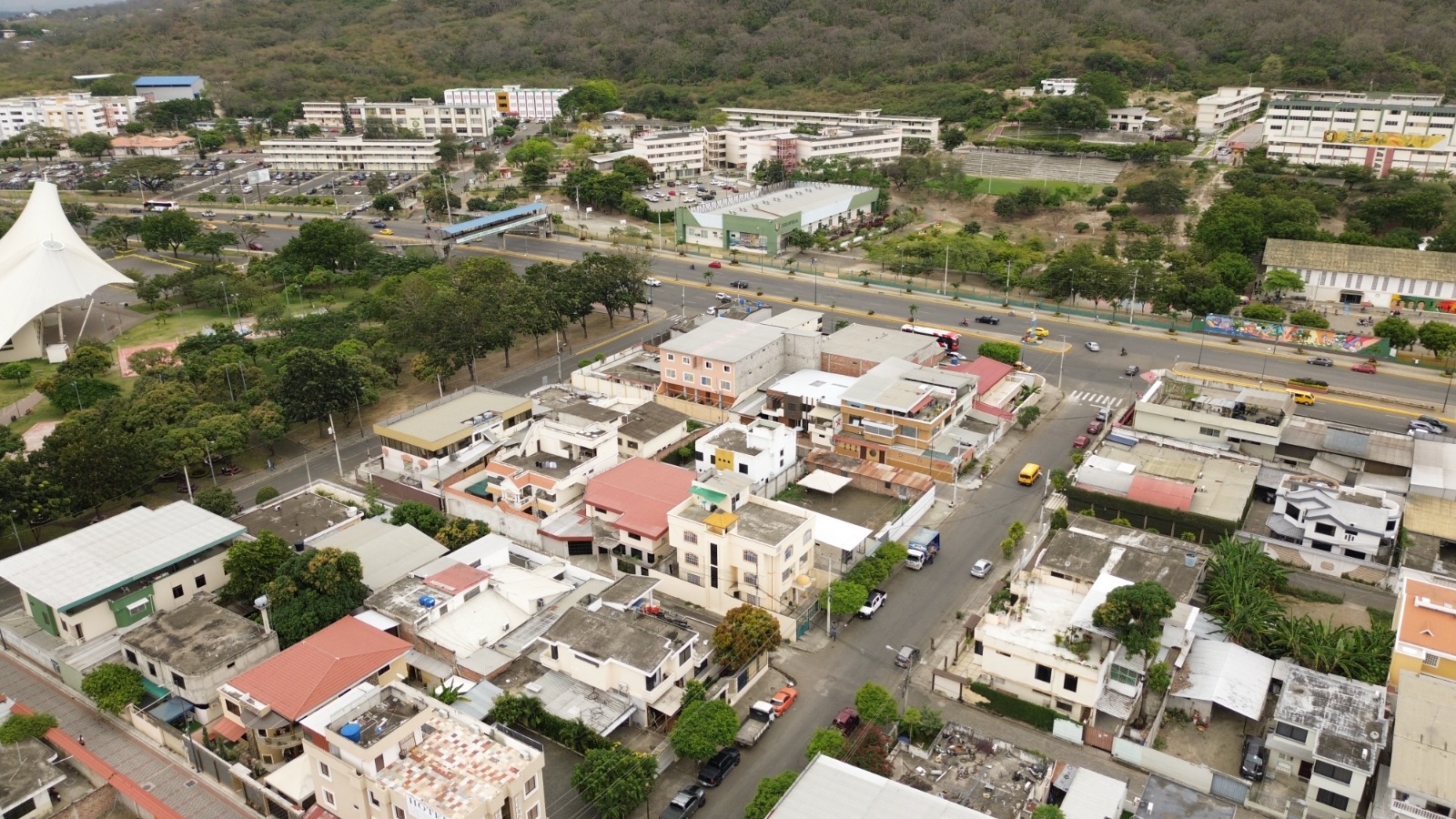 VENTA DE EDIFICIO ECUADOR/MANABÍ/PORTOVIEJO, CIUDADELA UNIVERSITARIA, CALLE LA LIBERTAD Y RAFAEL JARRE VINCES, Portoviejo, Manabí, Ecuador