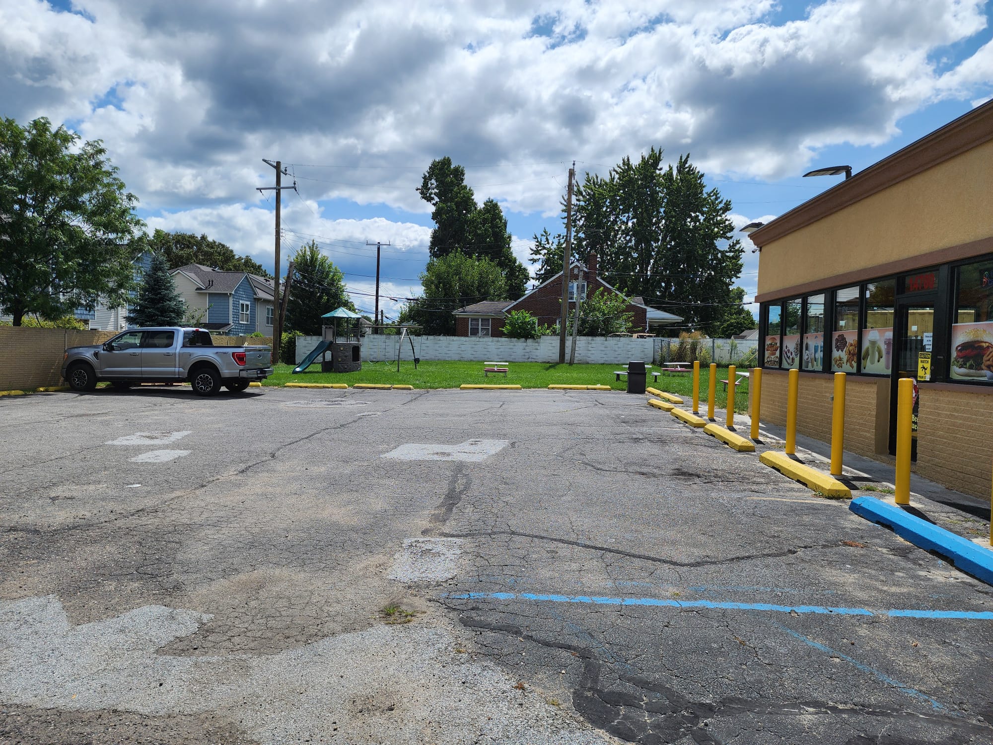 RETAIL RESTAURANT , 14700 East 9 Mile Road, Eastpointe, MI 48021
