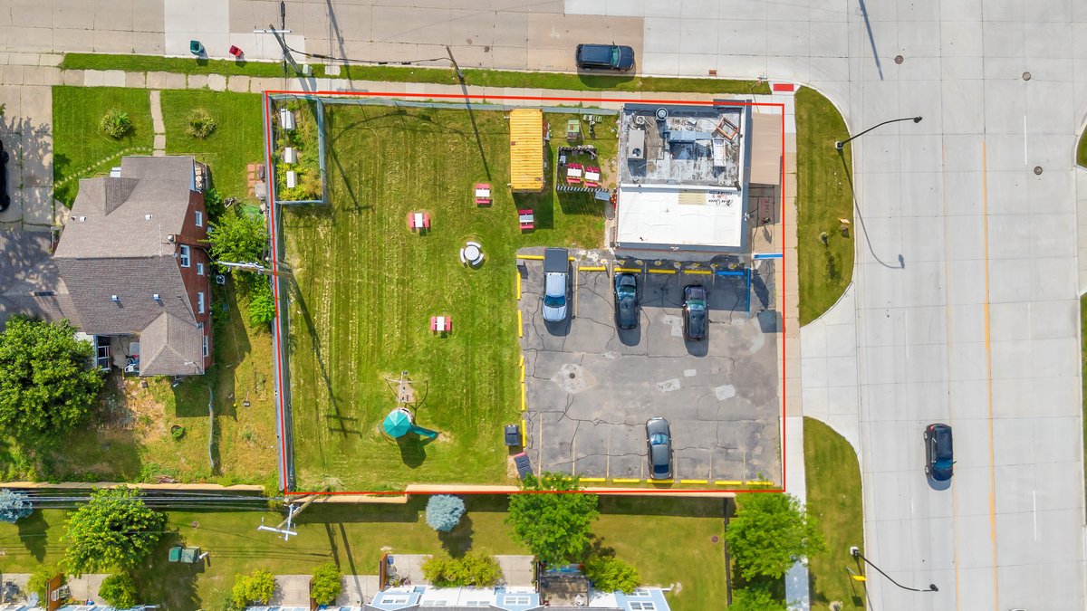 RETAIL RESTAURANT , 14700 East 9 Mile Road, Eastpointe, MI 48021