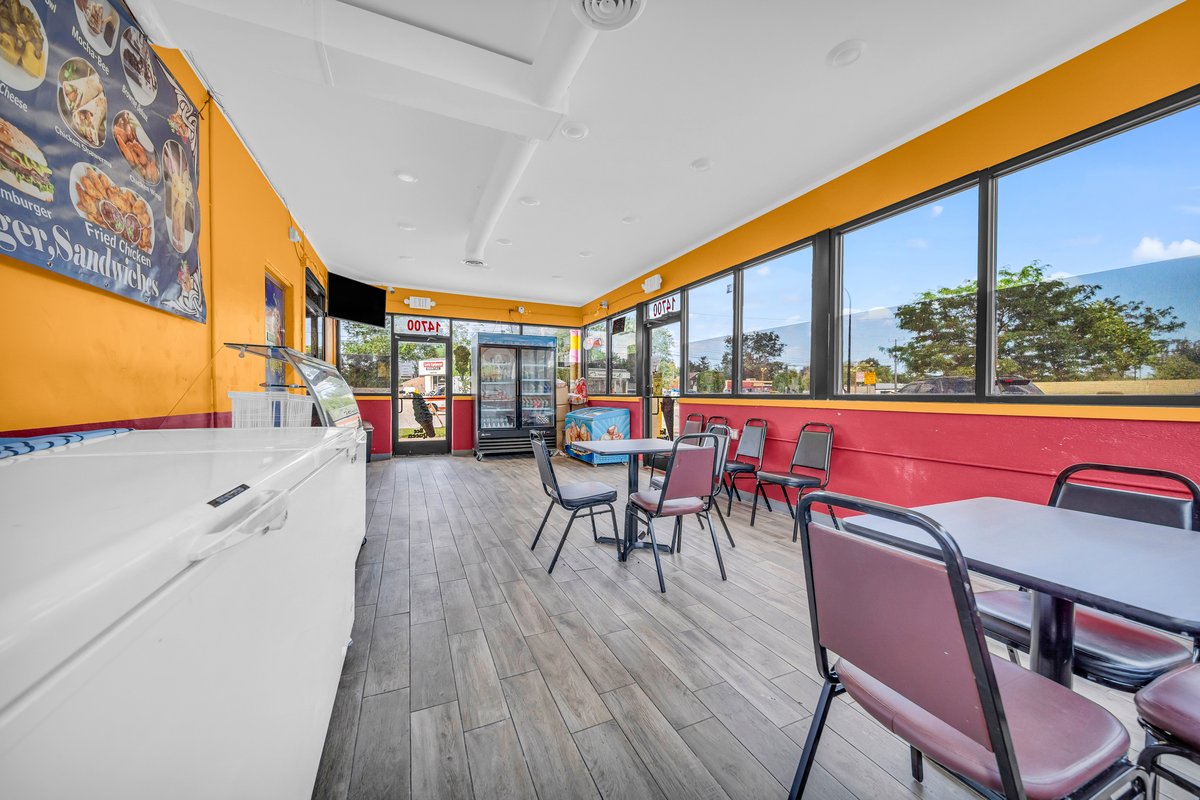 RETAIL RESTAURANT , 14700 East 9 Mile Road, Eastpointe, MI 48021