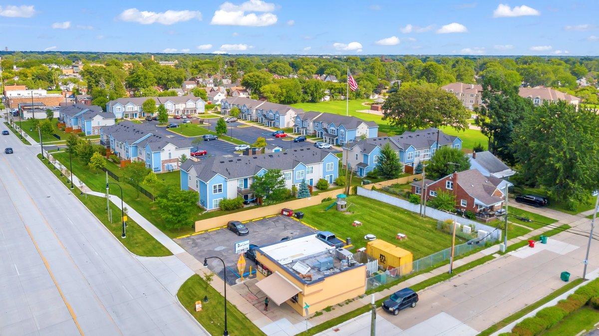 RETAIL RESTAURANT , 14700 East 9 Mile Road, Eastpointe, MI 48021