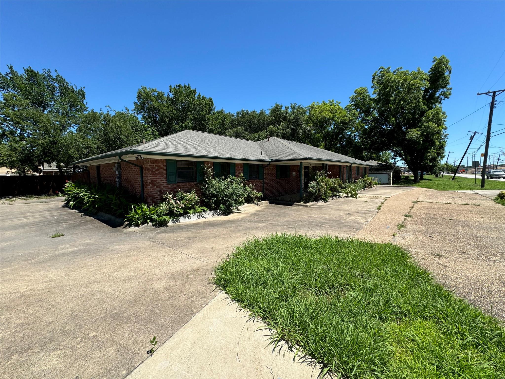 404 S ELM 