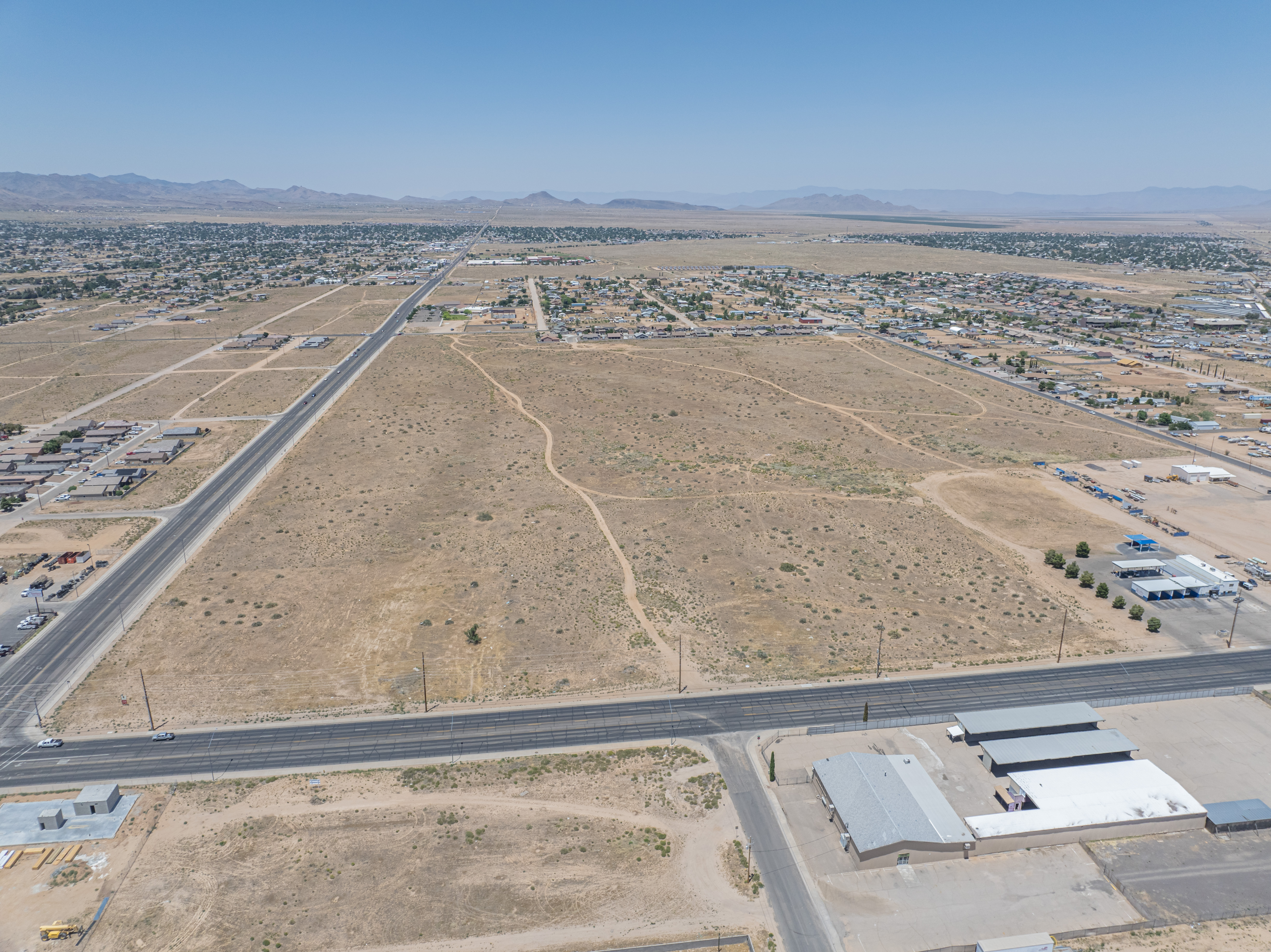 Bank & Airway , North Bank Street, Kingman, AZ 86409
