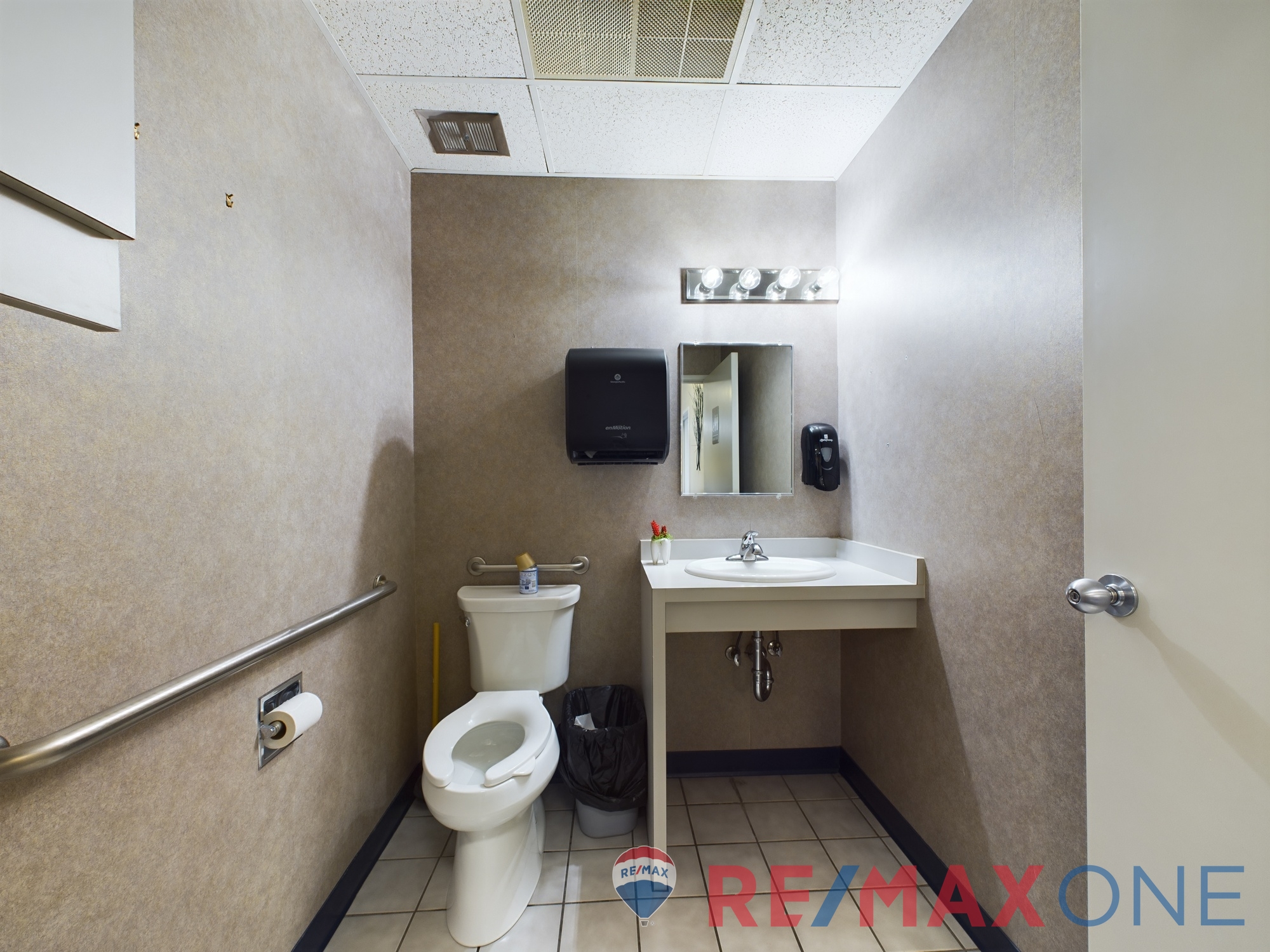 1502 E. Harding Ave, 1502 East Harding Avenue, Garden City, KS 67846