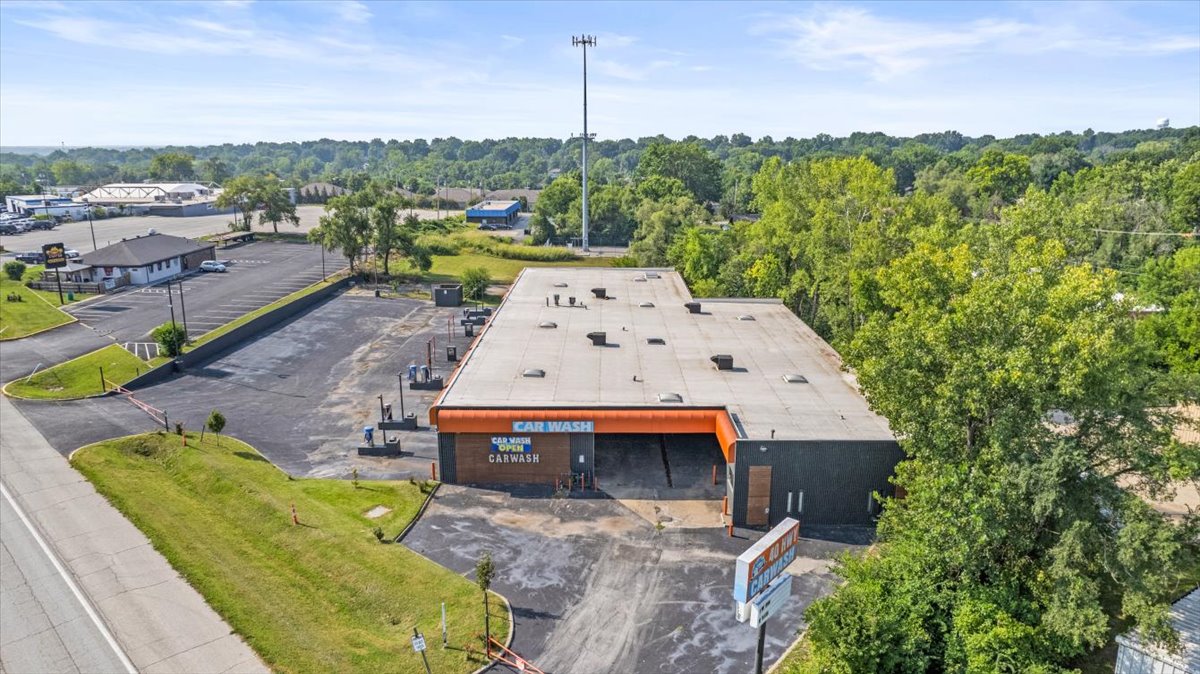 High-Traffic Commercial Property | 15,232± SF • 1.19± AC Lot | Independence, MO