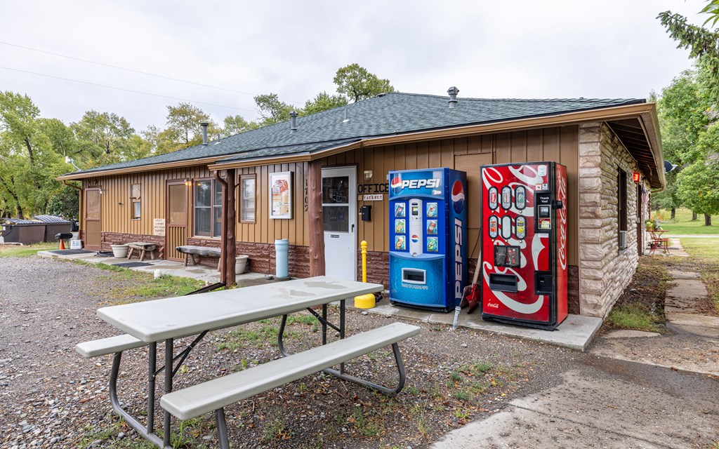 Riverfront Oasis Motel & RV Park – Prime Investment Opportunity in Scenic Meeteetse, Wyoming, 1702 State Street, Meeteetse, WY 82433