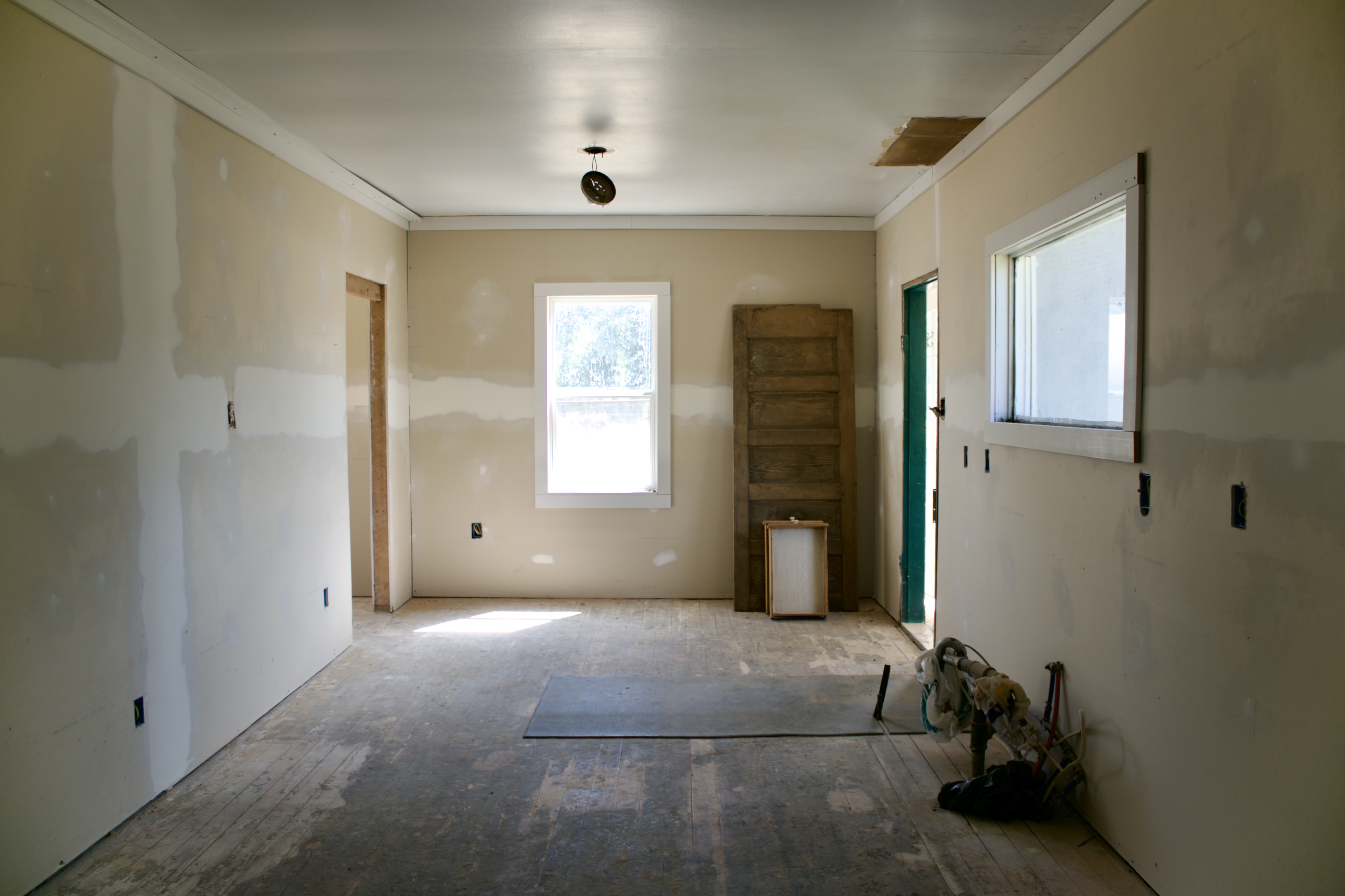 Highway Frontage Commercial Building – Renovation or Redevelopment Opportunity on 1.38 Acres, 1602 State Street, Meeteetse, WY 82433