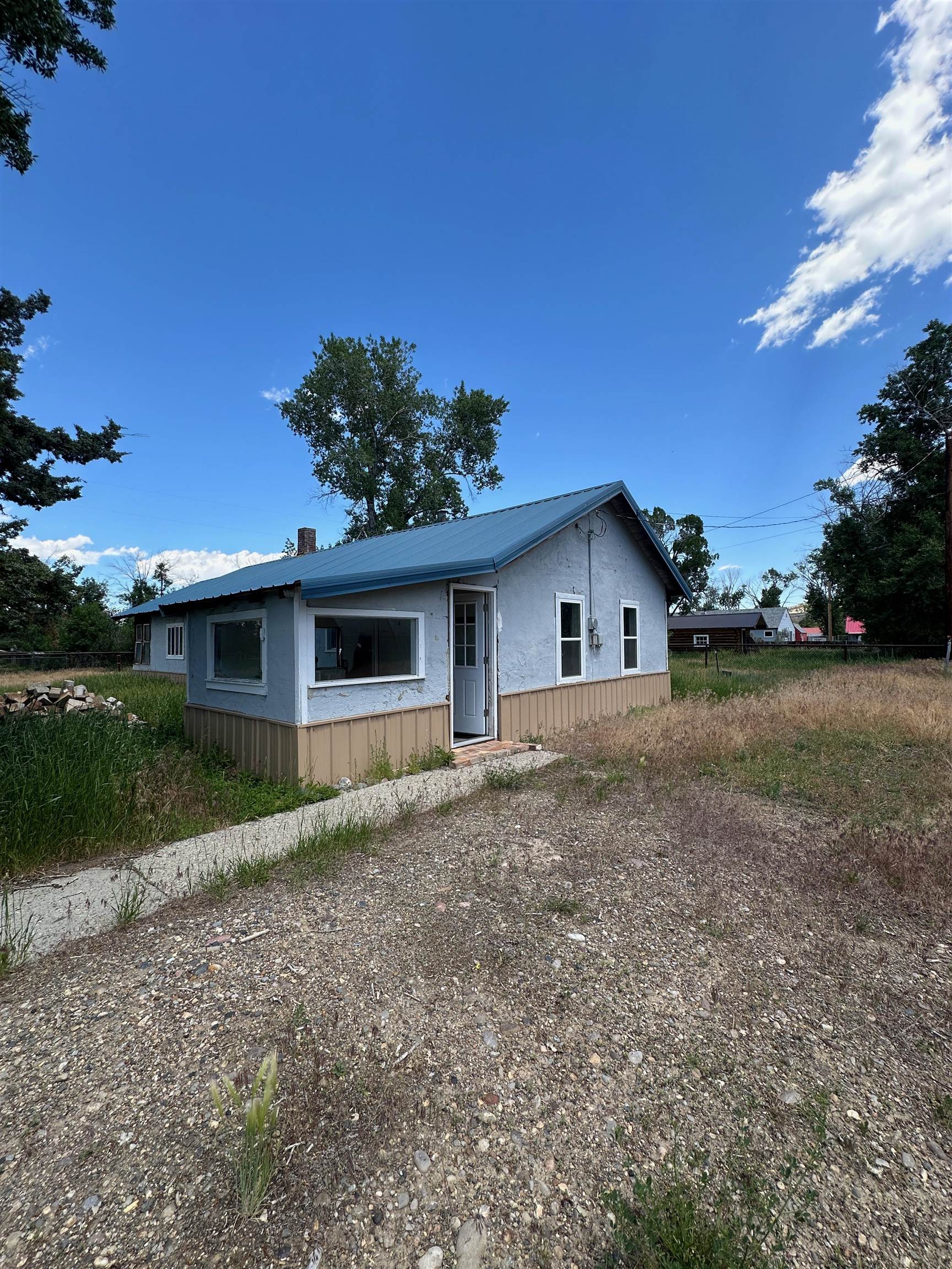 Highway Frontage Commercial Building – Renovation or Redevelopment Opportunity on 1.38 Acres, 1602 State Street, Meeteetse, WY 82433