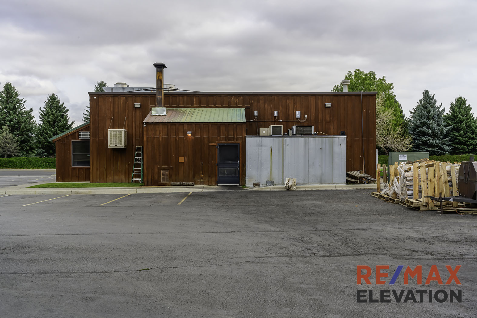 Profitable Turn-Key BBQ Restaurant with Franchise Support in Cody, WY – Prime Location Near Yellowstone, 512 Yellowstone Avenue, Cody, WY 82414