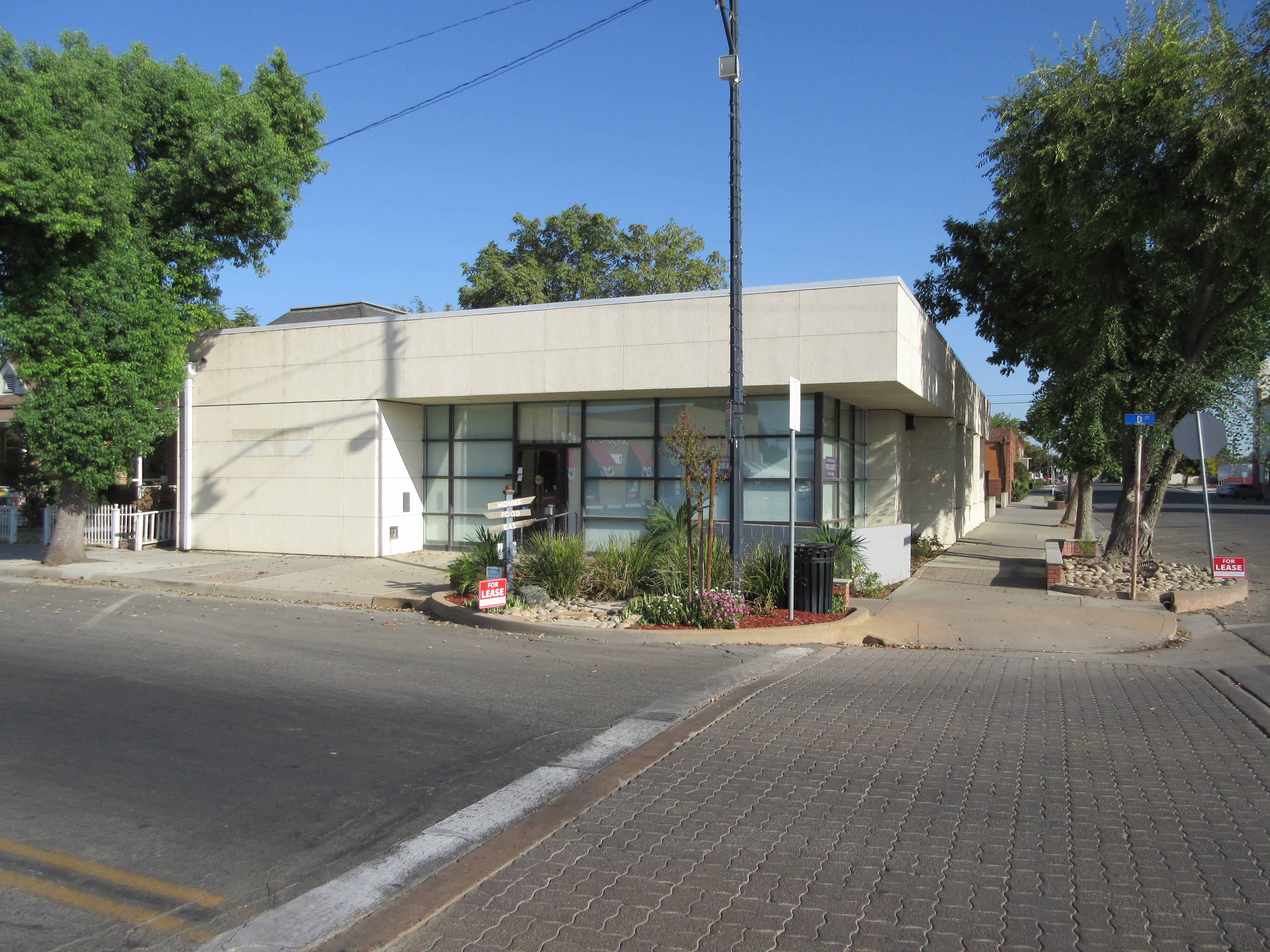 Downtown Lemoore High Visibility Space , 208 West D Street, Lemoore, CA 93245