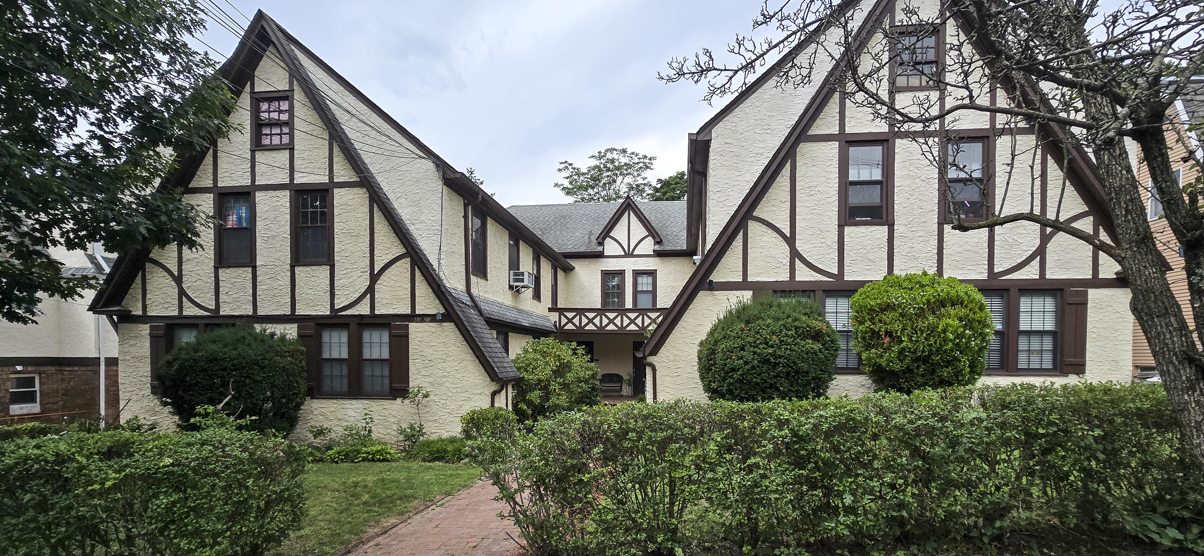 43-20 Hamilton Place, Douglaston NY 11363, 43-20 Hamilton Place, Queens, NY 11363