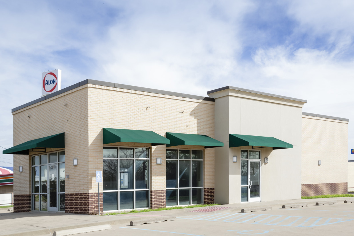 Former Starbucks available for Purchase, 2009 Maurine Street, Wichita Falls, TX 76306