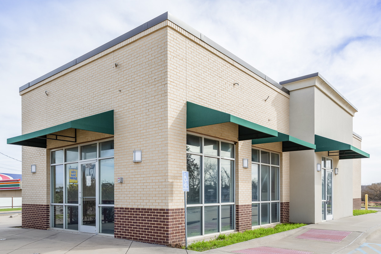 Former Starbucks available for Purchase, 2009 Maurine Street, Wichita Falls, TX 76306