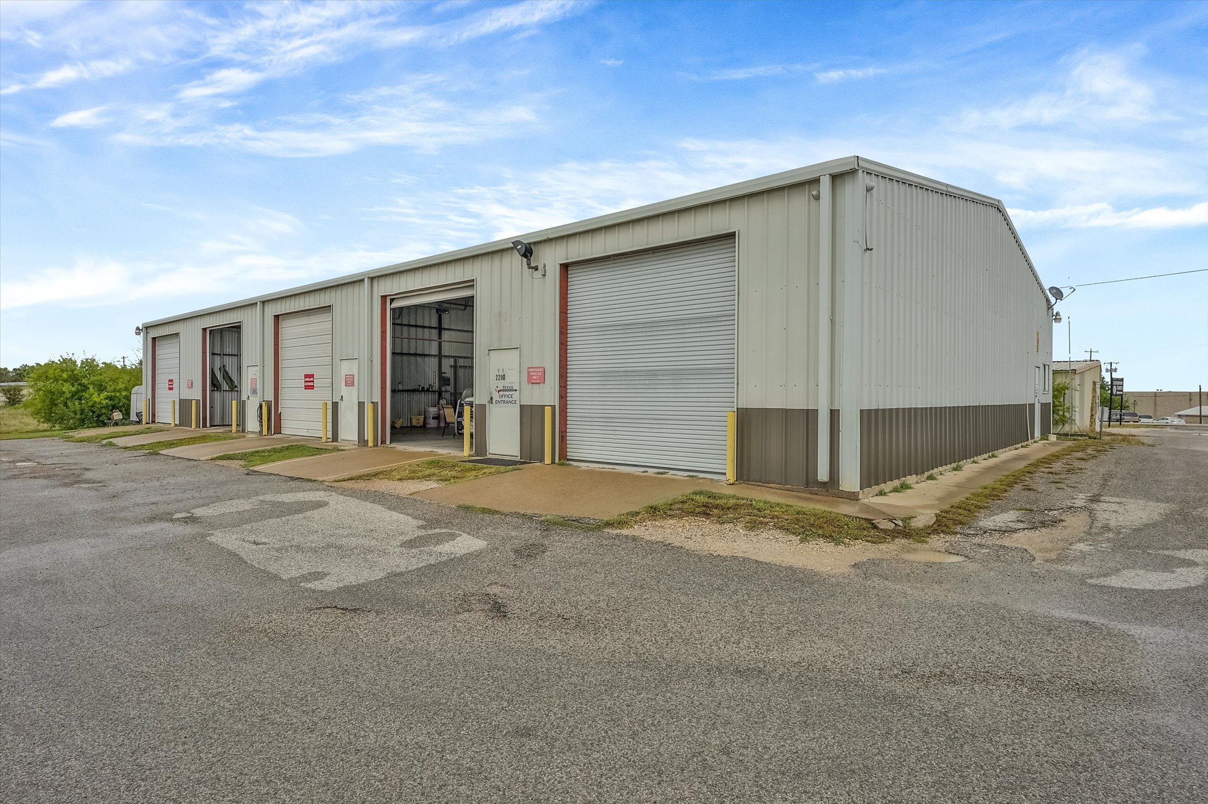 Industrial/Flex // 40800 SF // Granbury, TX // $89