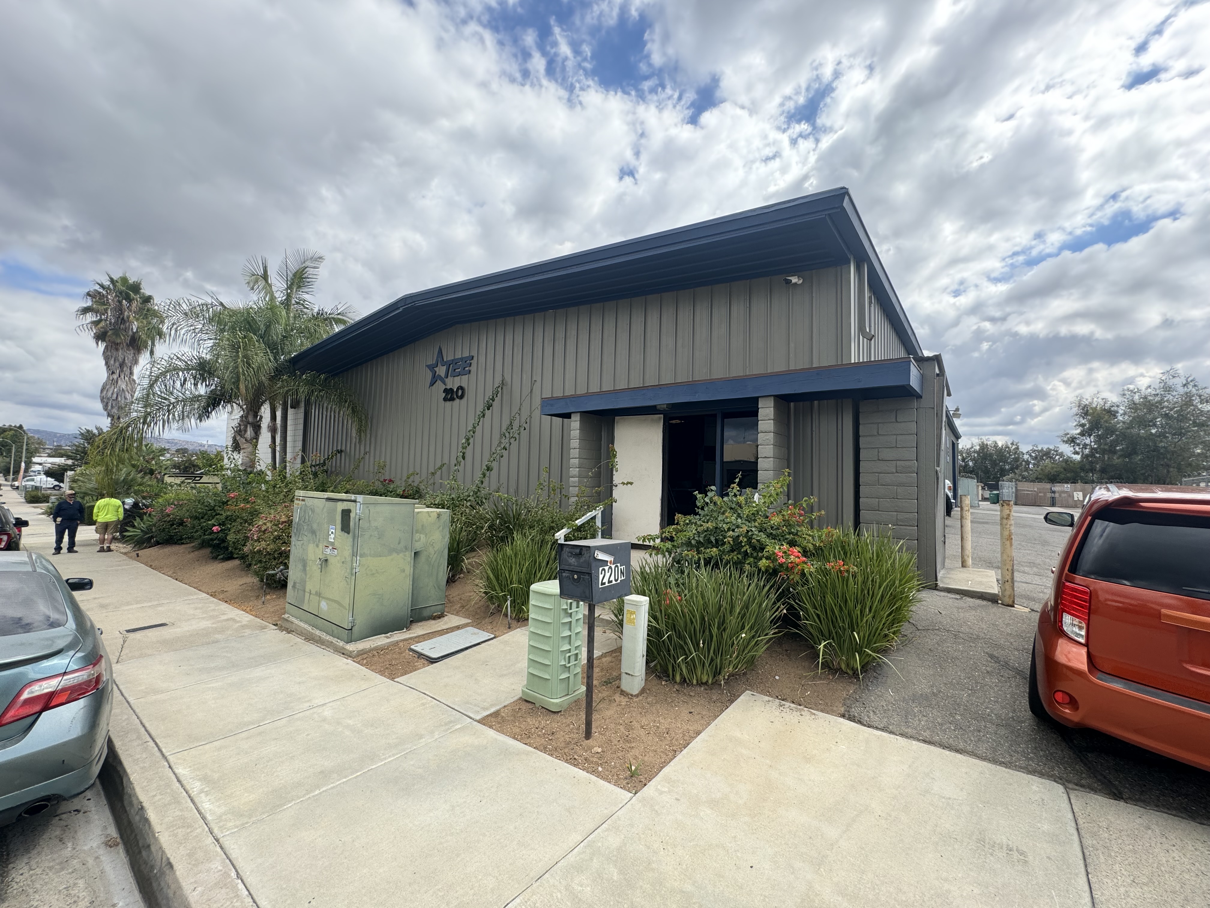 Warehouse/Fenced Yard