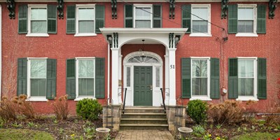 Former Grape Arbor Inn