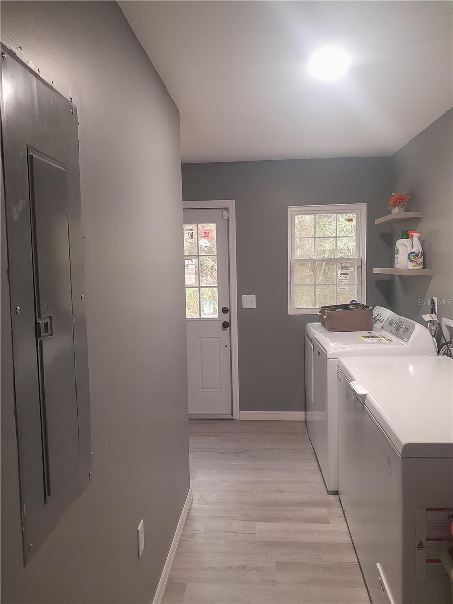 Commercial/Residential building On Hwy 40, 17873 Florida 40, Silver Springs, FL 34488