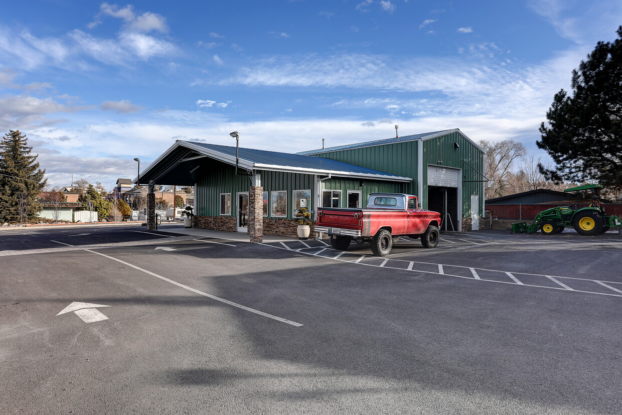 Cruz-In Carwash, 1225 U.S. 97, Madras, OR 97741