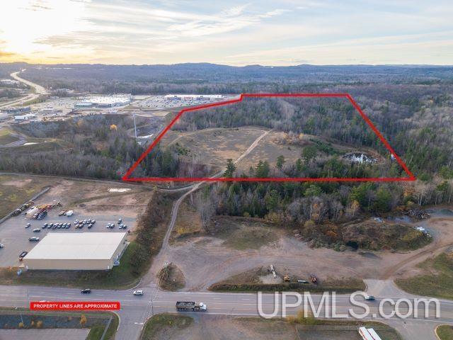 725 Co Rd HQ, Marquette, MI 49855