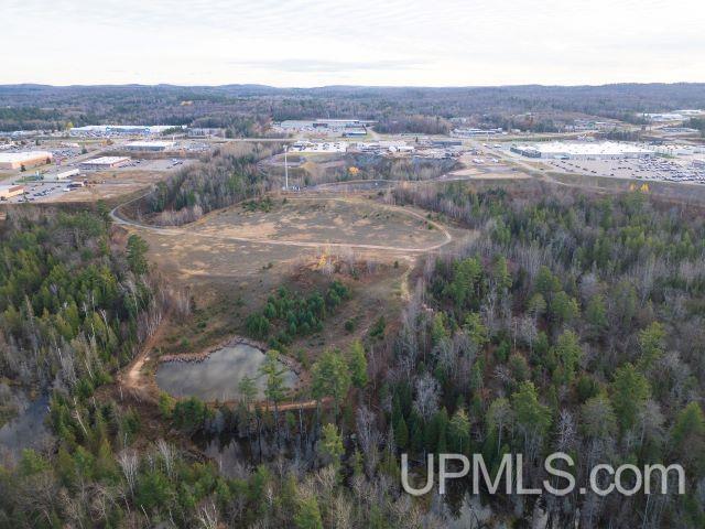 725 Co Rd HQ, Marquette, MI 49855