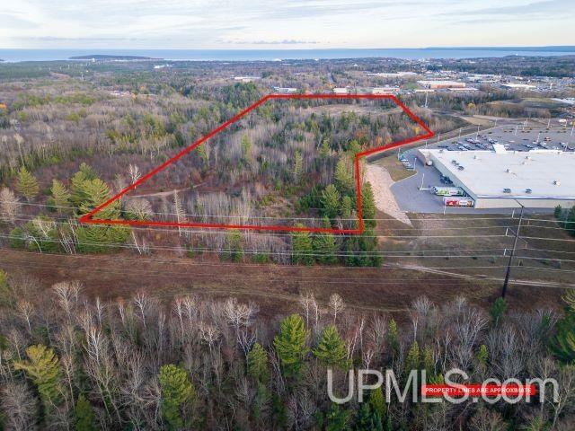725 Co Rd HQ, Marquette, MI 49855