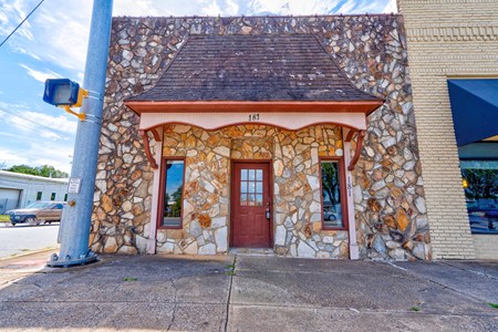 181 W Main St