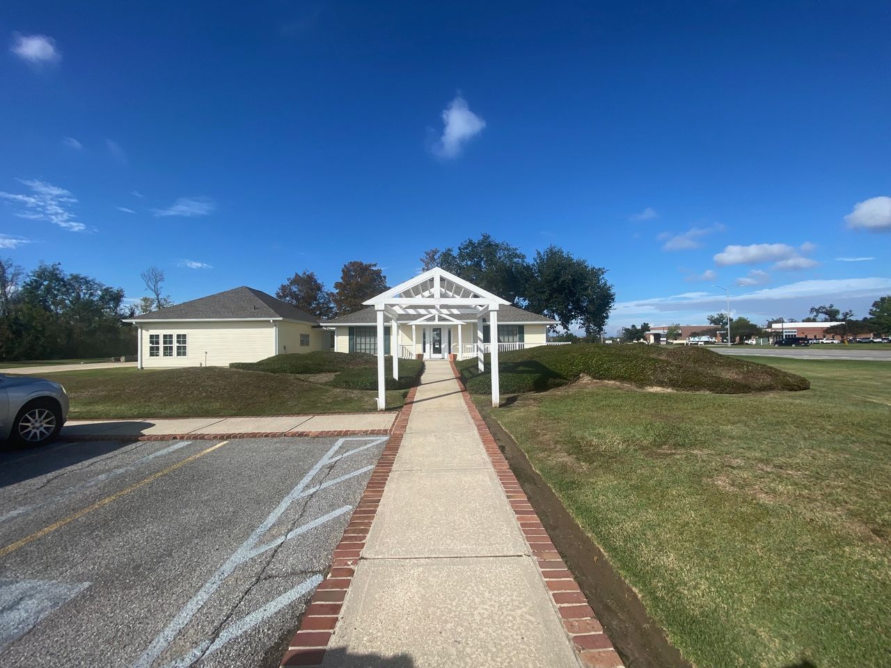 669 Belle Terre Blvd Newly Renovated Office, 669 Belle Terre Boulevard, LaPlace, LA 70068