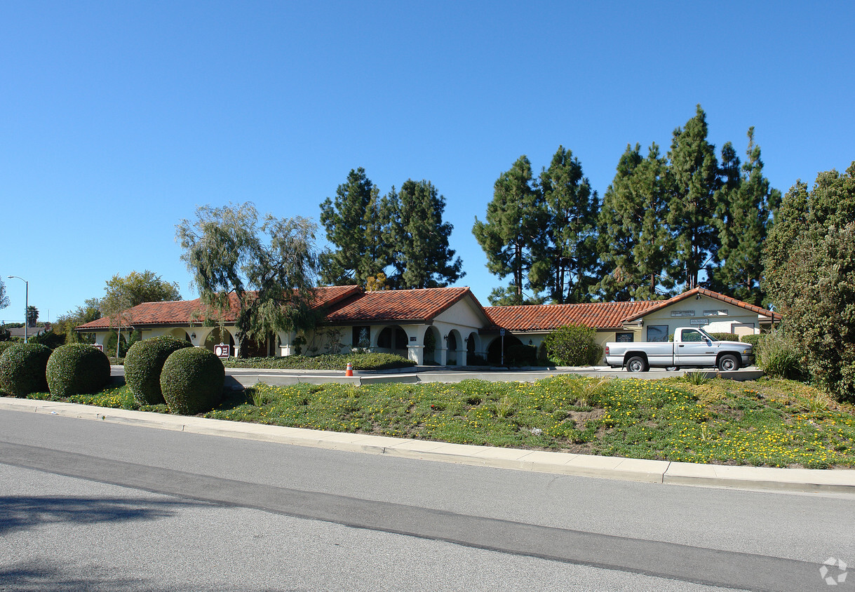 Petit Medical Plaza, 970 South Petit Avenue, Ventura, CA 93004