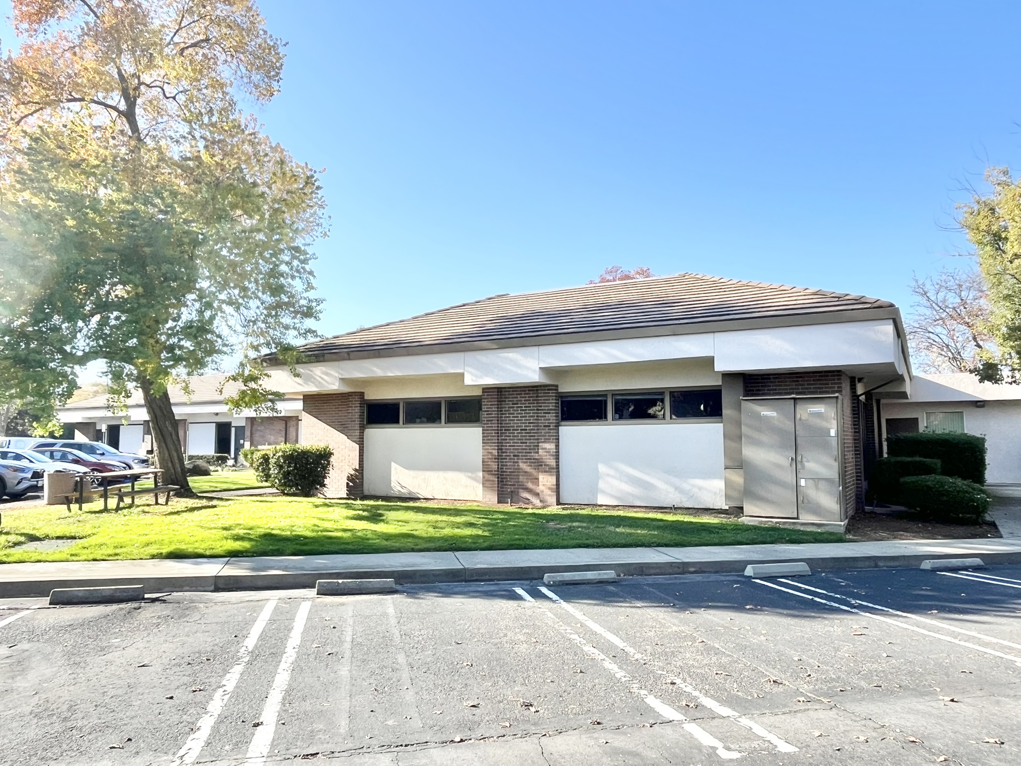 1130 Conroy Lane, Roseville, CA 95661