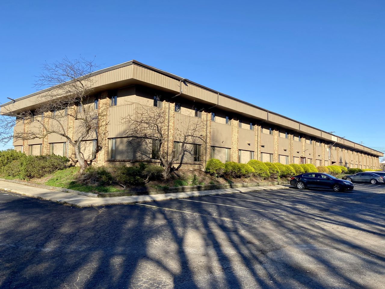 For Lease: Non-Profit and Community Focus Office Building Lansing, 913 West Holmes Road, Lansing, MI 48910