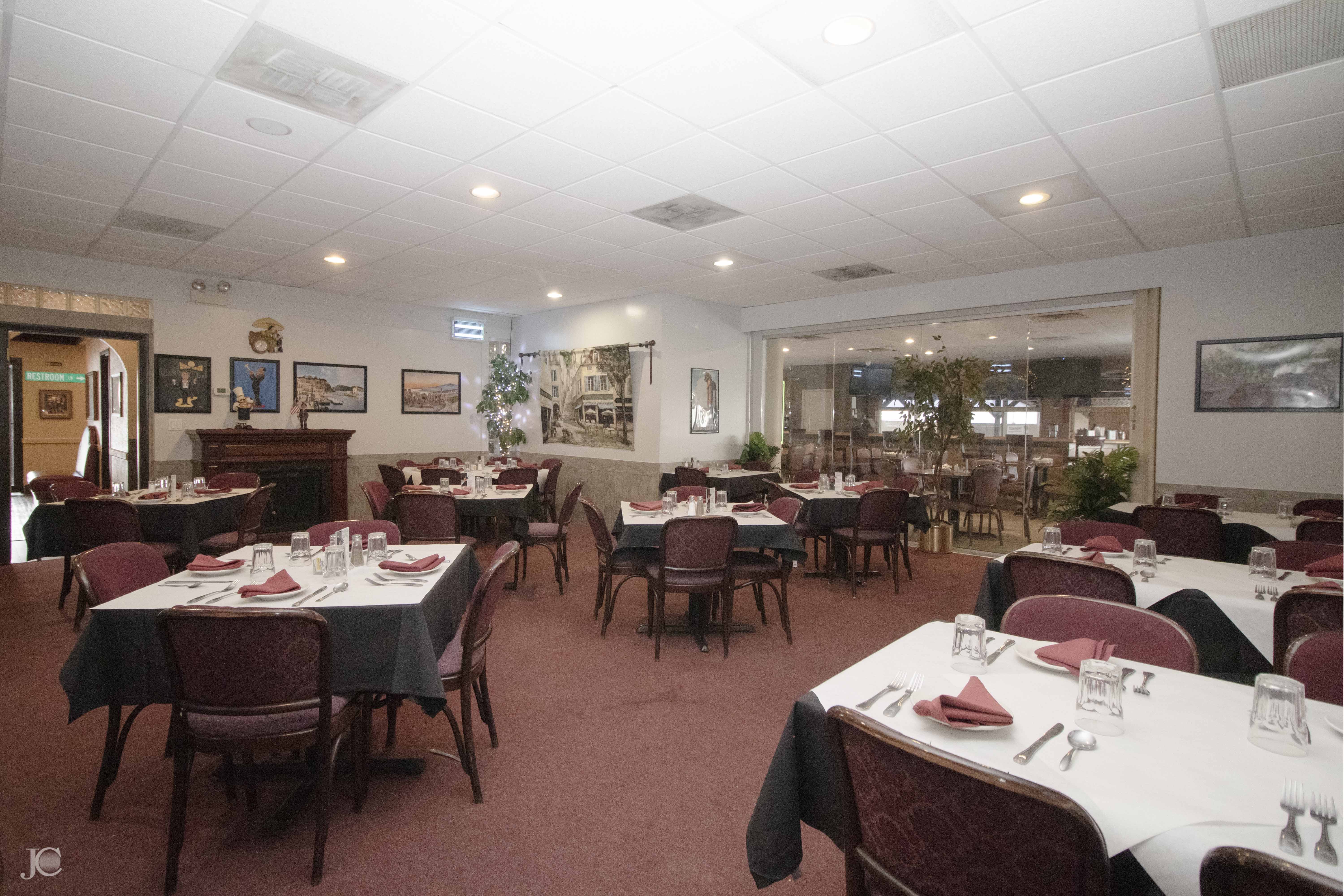 Mama Vesuvio East, 6361 West College Drive, Palos Heights, IL 60463