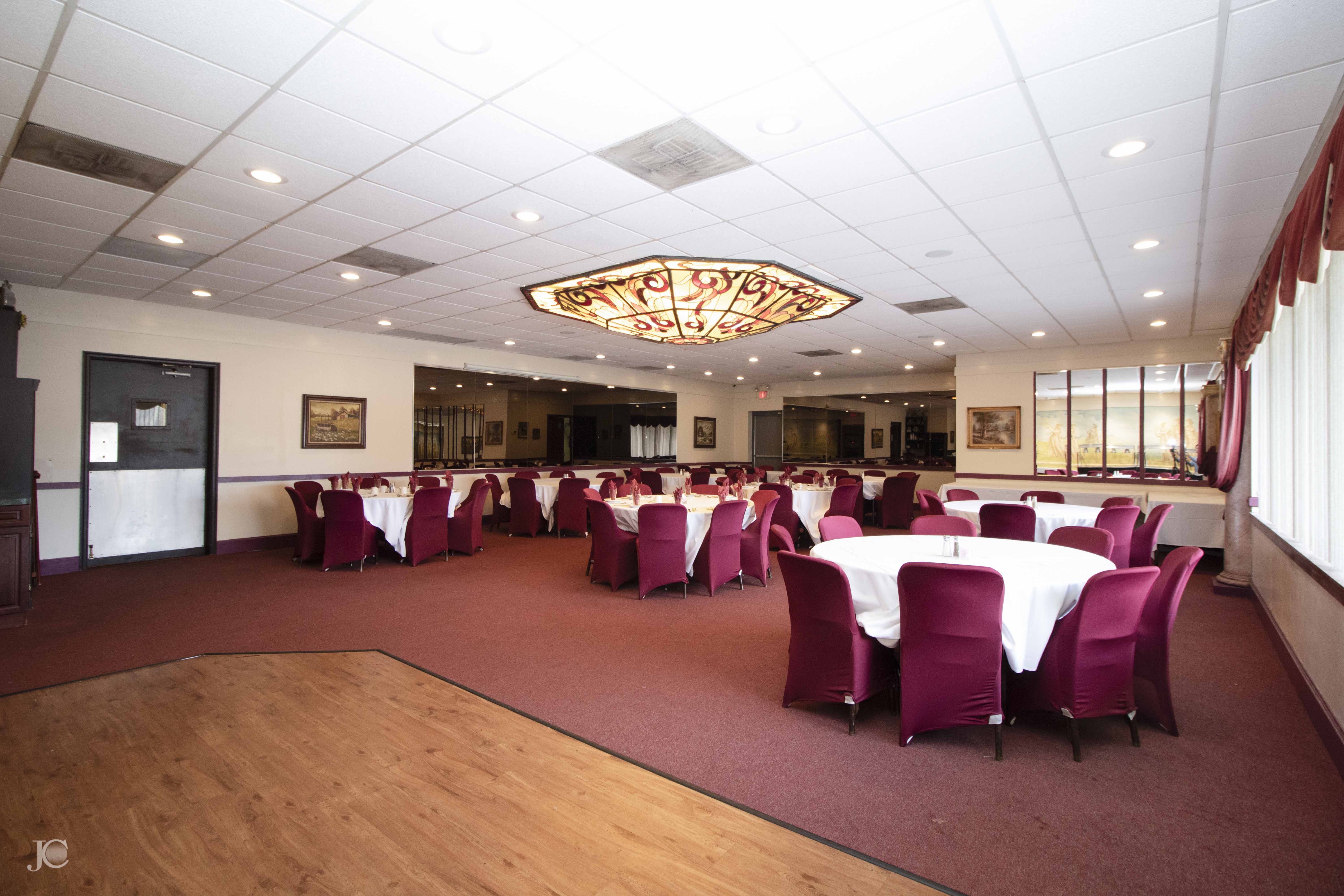 Mama Vesuvio East, 6361 West College Drive, Palos Heights, IL 60463