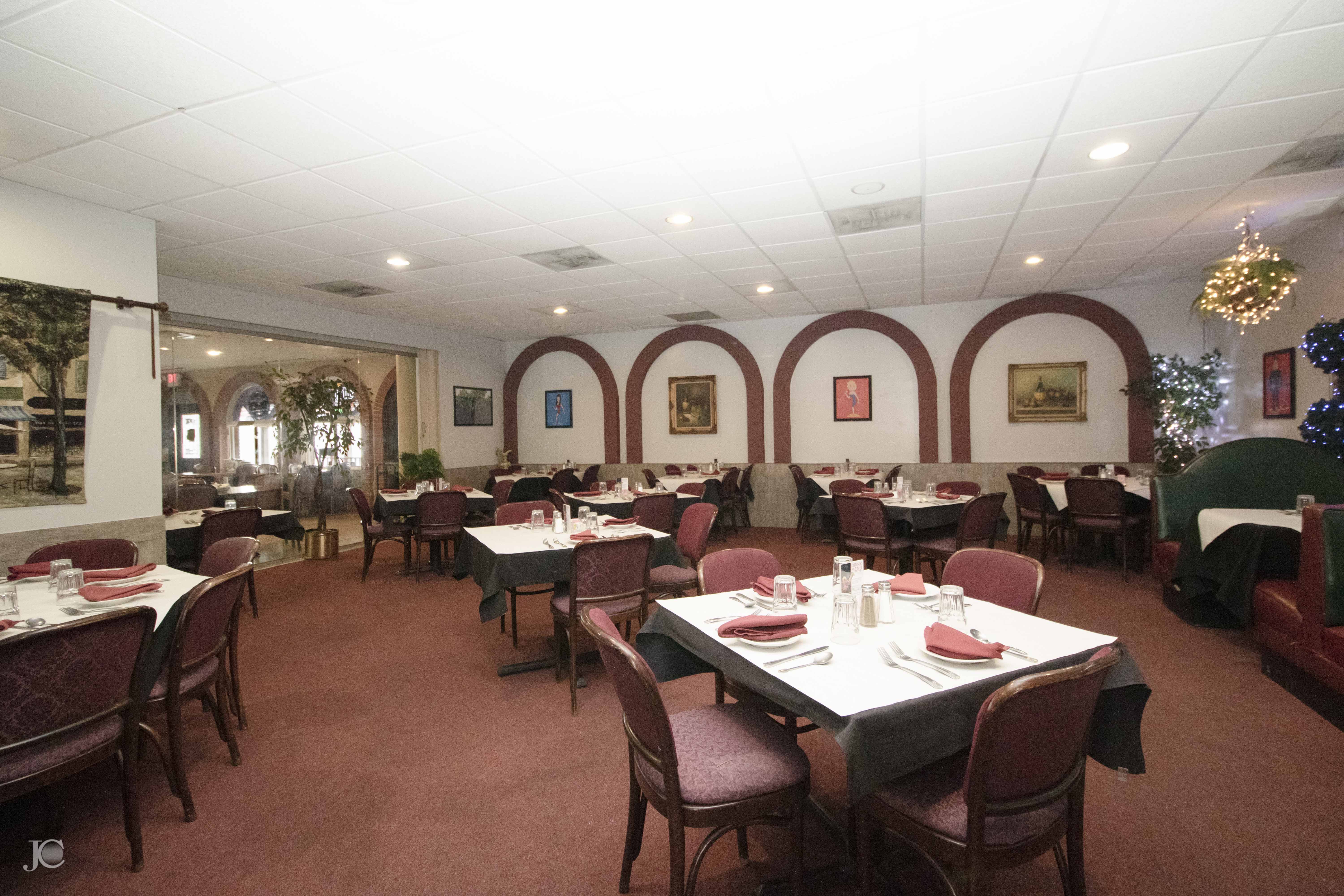 Mama Vesuvio East, 6361 West College Drive, Palos Heights, IL 60463