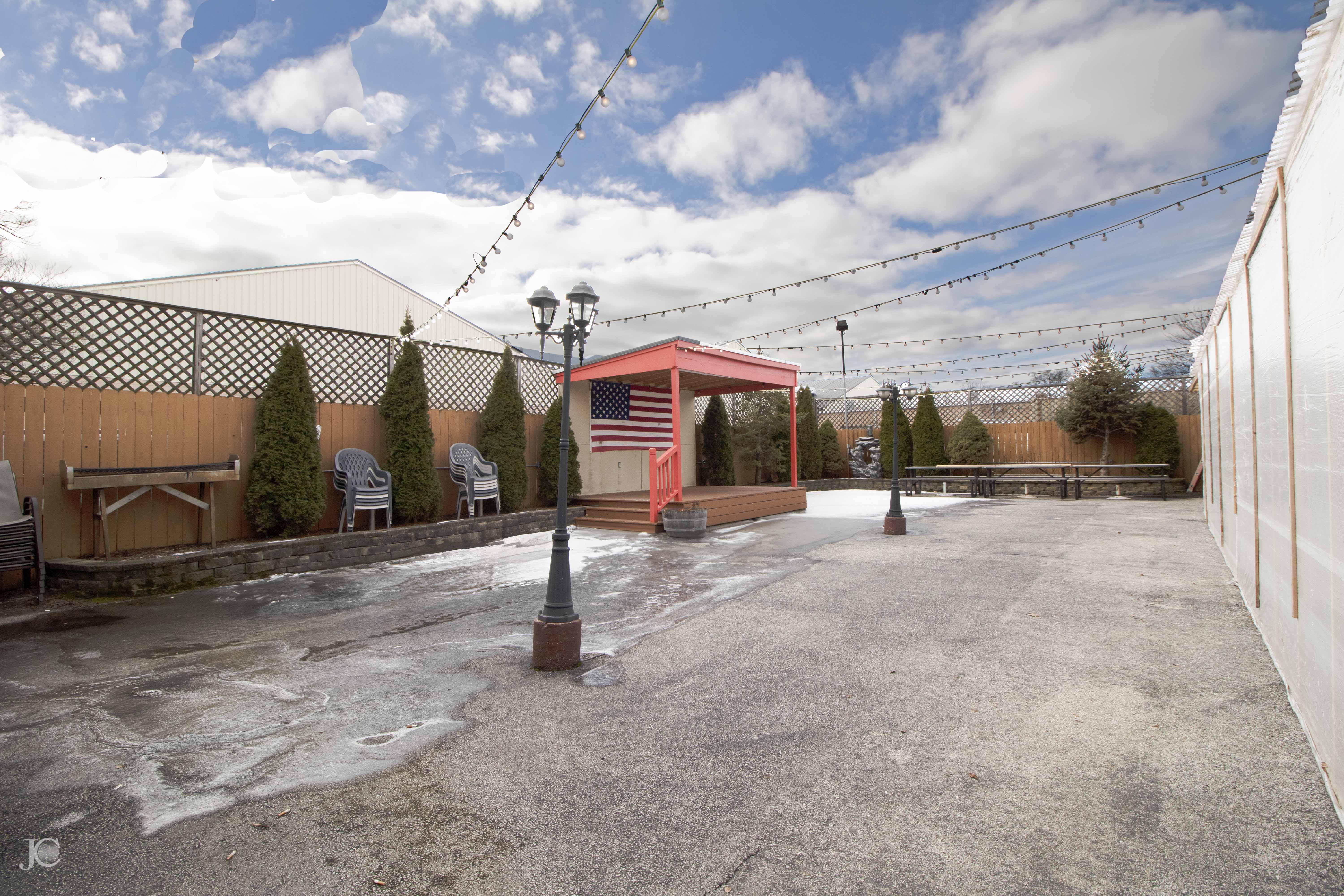 Mama Vesuvio East, 6361 West College Drive, Palos Heights, IL 60463