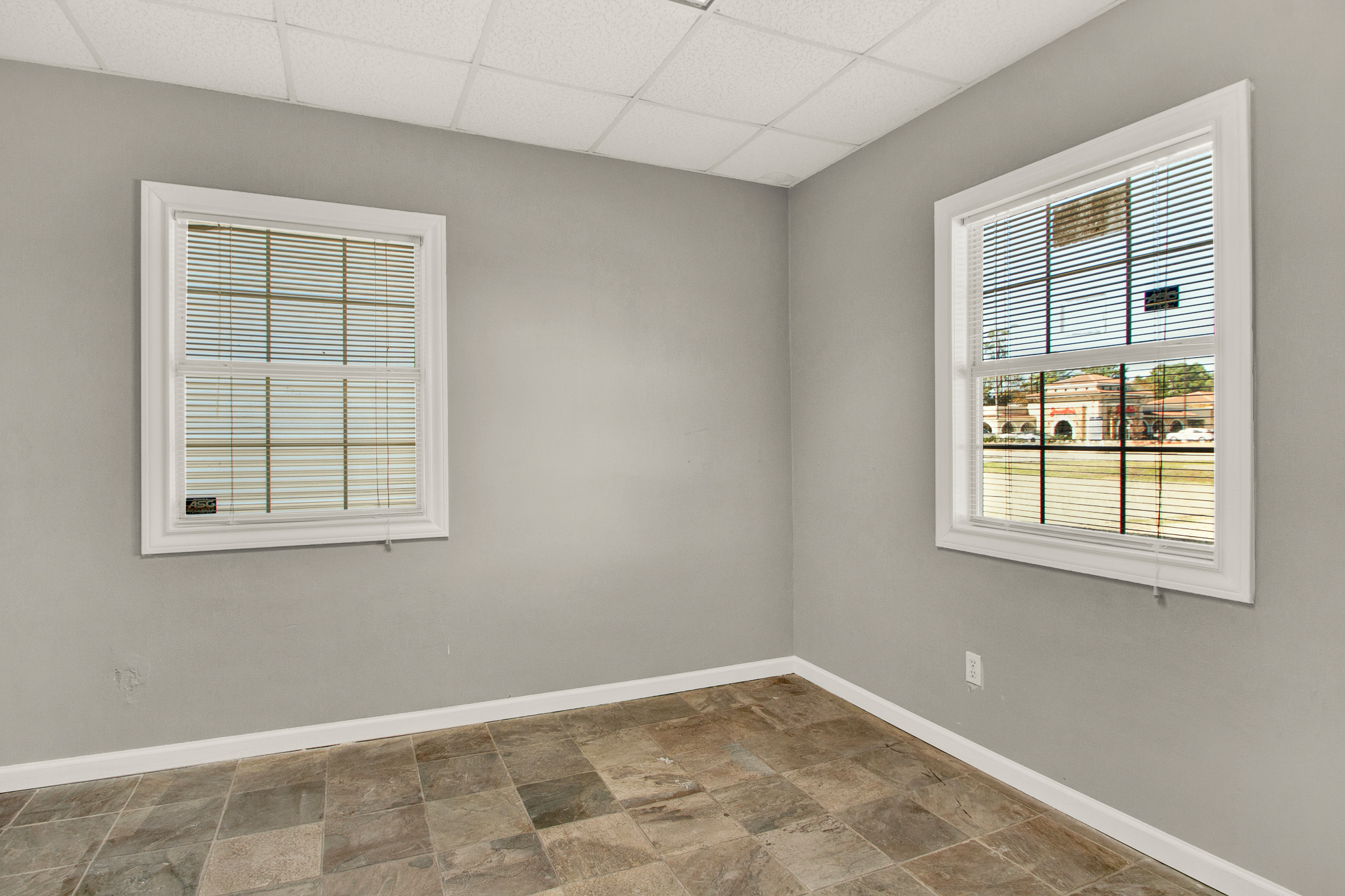 Prime Retail/flex space for lease, 11551 Louetta Road, Houston, TX 77070