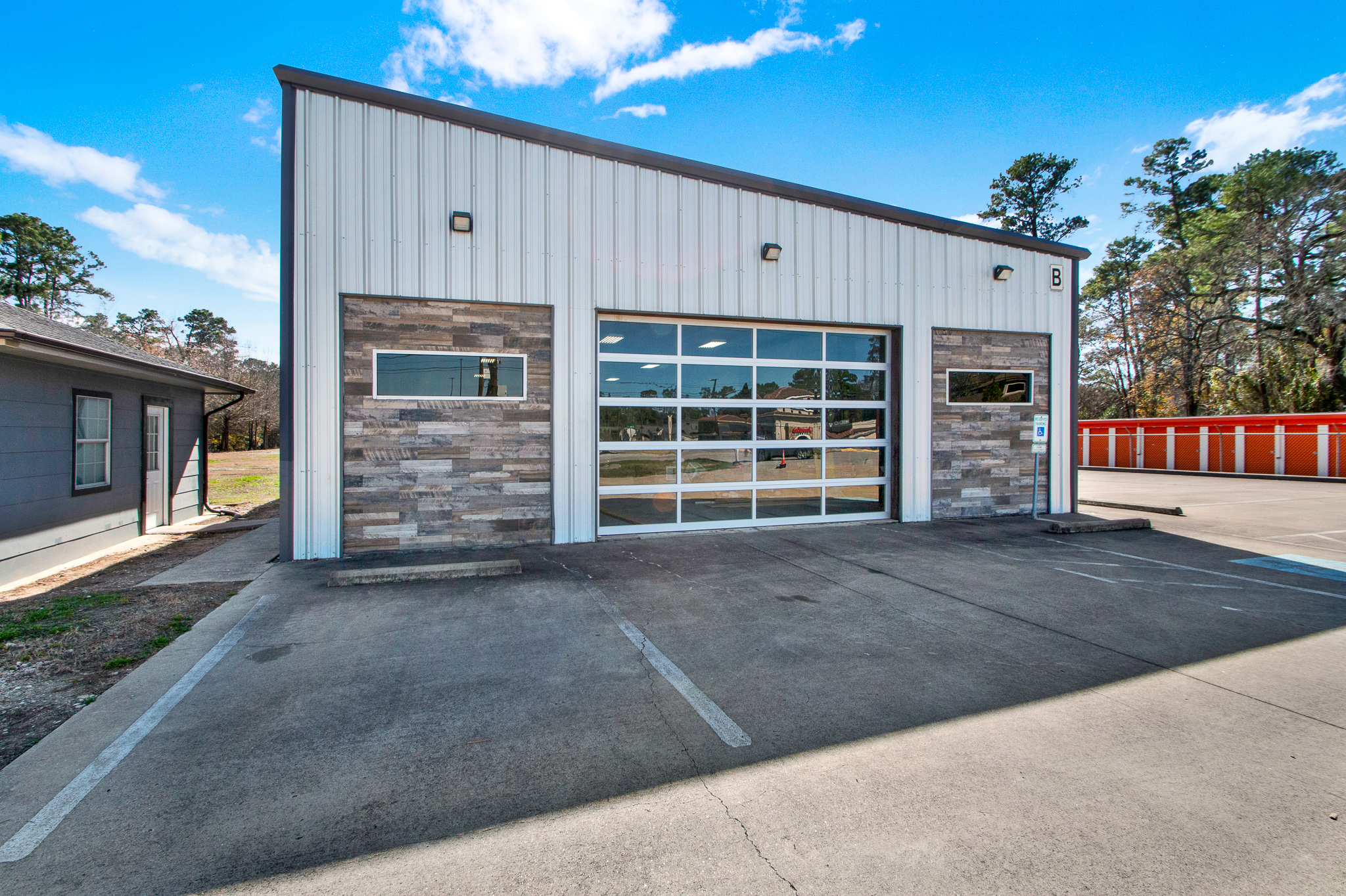 Prime Retail/flex space for lease, 11551 Louetta Road, Houston, TX 77070