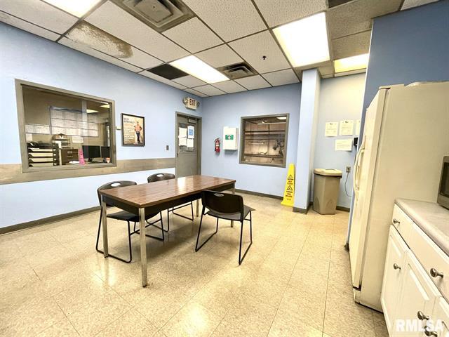 2004 N University Street, 2004 N UNIVERSITY Street, Peoria, IL 61604