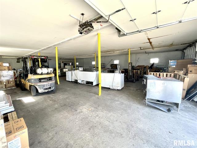 2004 N University Street, 2004 N UNIVERSITY Street, Peoria, IL 61604