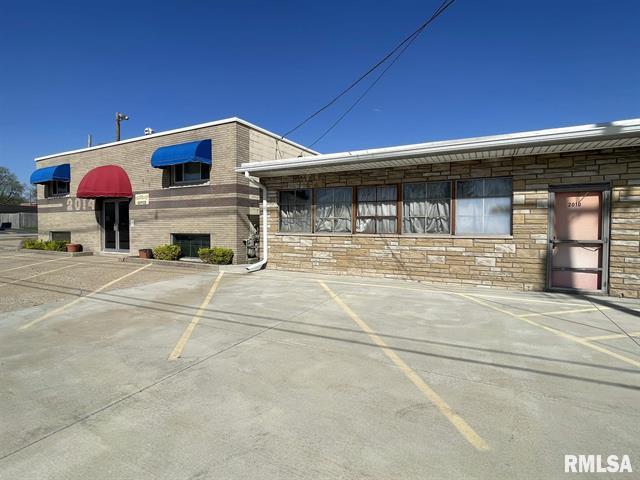 2004 N University Street, 2004 N UNIVERSITY Street, Peoria, IL 61604