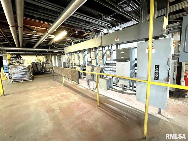 2004 N University Street, 2004 N UNIVERSITY Street, Peoria, IL 61604