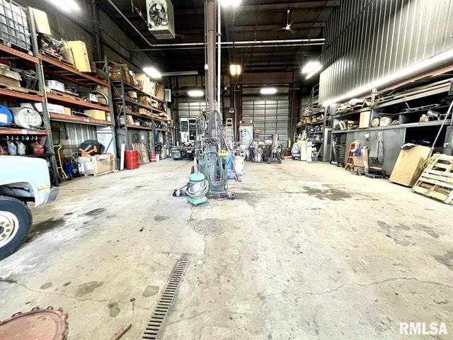 2004 N University Street, 2004 N UNIVERSITY Street, Peoria, IL 61604