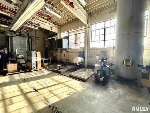 2004 N University Street, 2004 N UNIVERSITY Street, Peoria, IL 61604